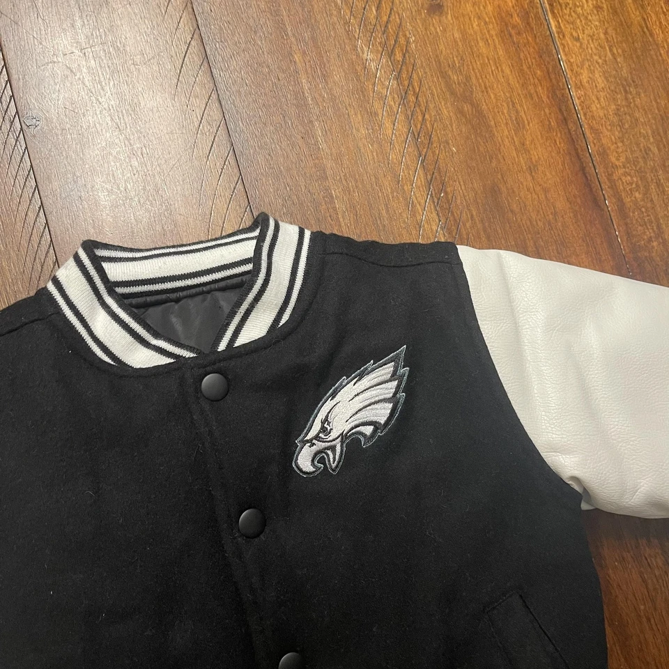 Chaqueta Philadelphia Eagles Niño Pequeño 3T Negra Blanca NFL Fútbol Universitario Snap Foto 3 de 4