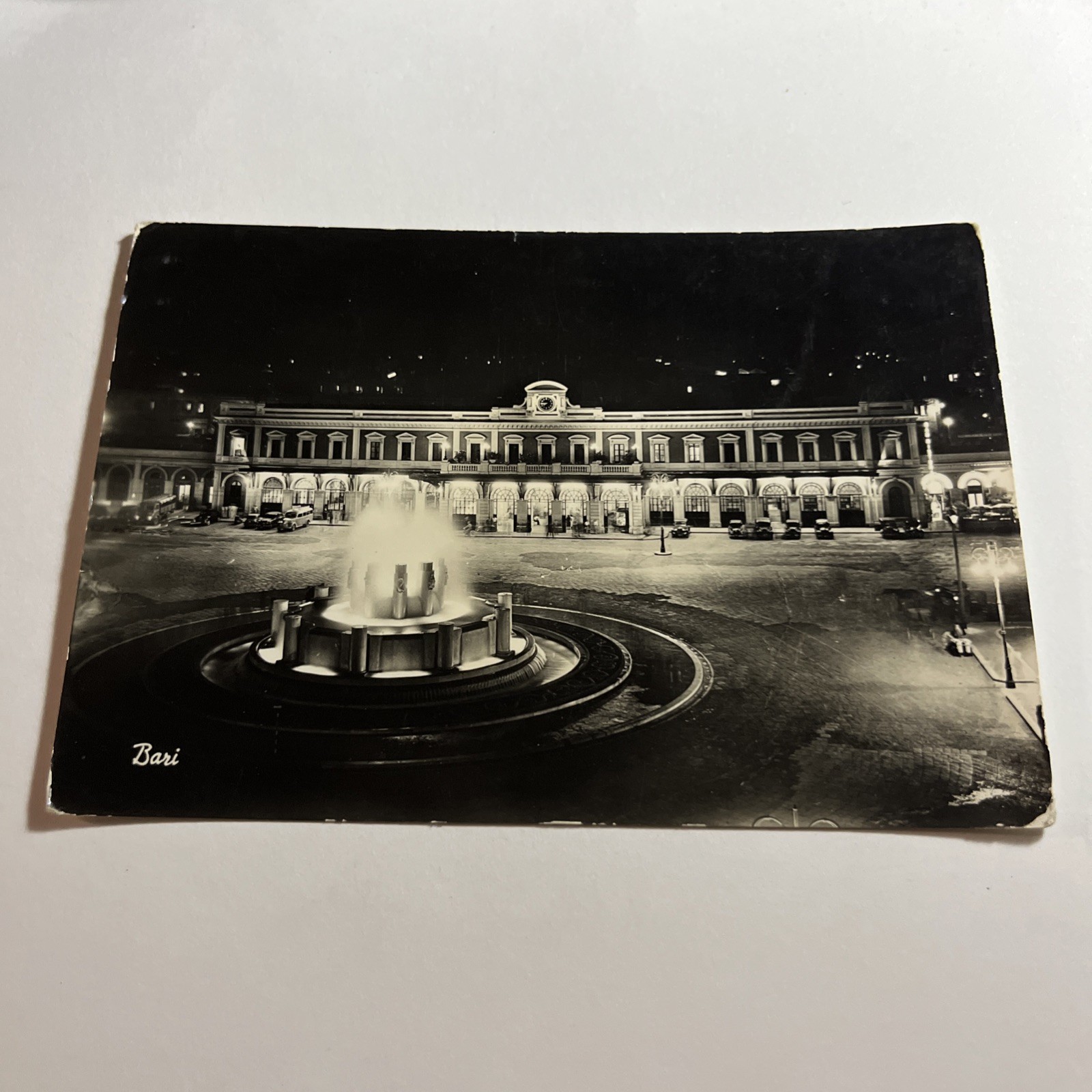 CARTOLINA  BIANCO E NERO - COLLEZIONE - BARI NOTTURNO STAZIONE - NEL 1953