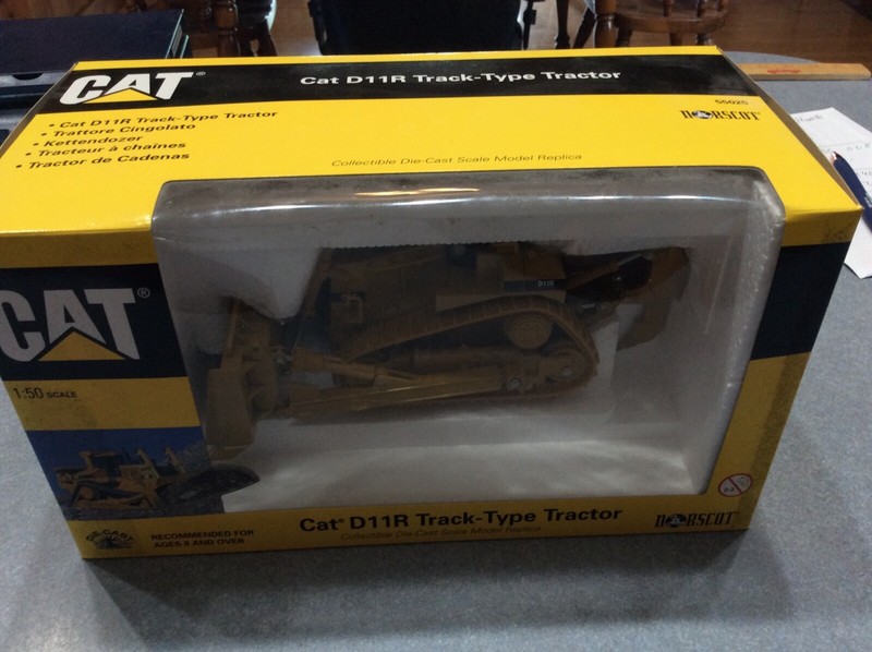 1999 Norscot Cat D11R Track Type Diecast Tractor Dozer 1/50 New 