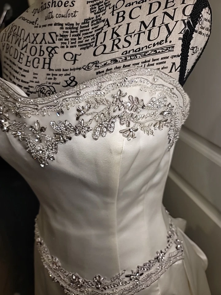 Casablanca Bridal Strapless Bridal Gown Ivory/Sz 6 PREOWNED Beaded Embroidered - Image 2 of 4