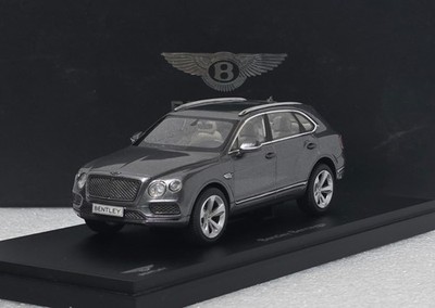 Bentley Bentayga First Edition Tungsten Grey Met.  2016 1:43 Kyosho 05621TG (1)