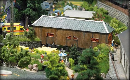 Pont en bois, avec murs de soutènement - Busch 1420 | Zustand: Neuf