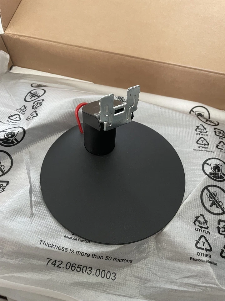 Monitor de conmutación Lenovo ThinkVision E24-10 23,8 pulgadas Foto 4 de 4