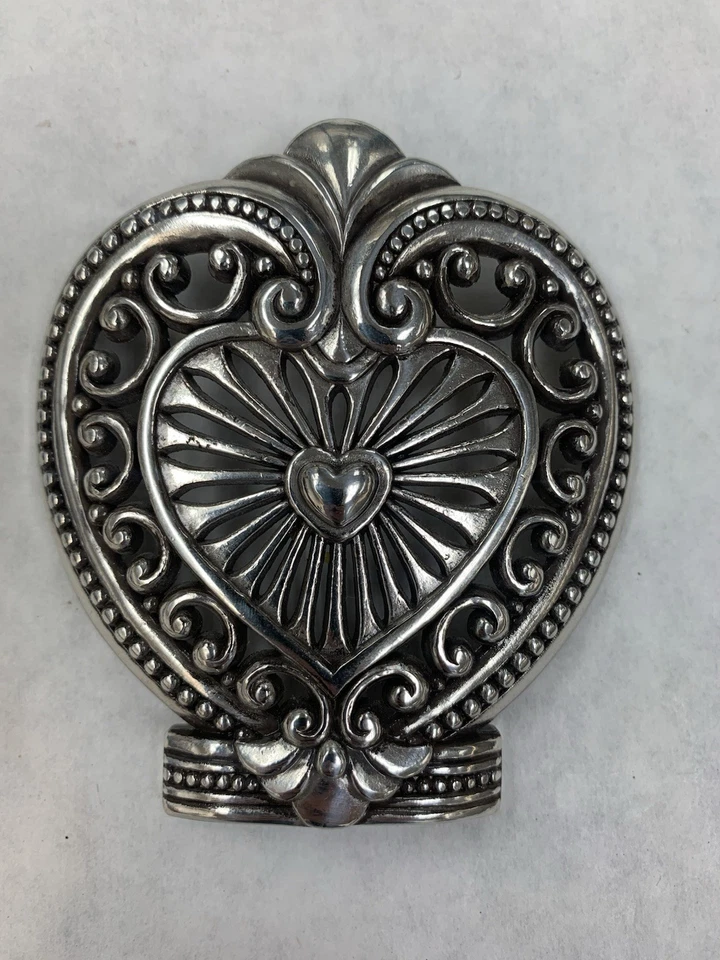 Brighton Silver Nightlight Forma de Corazón Filigrana Cubierta Luz Sensor Enchufable Libre Foto 3 de 4