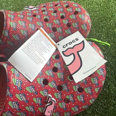 NEW 2022 Holiday Vineyard Vines Crocs Classc Clog  display picture 1