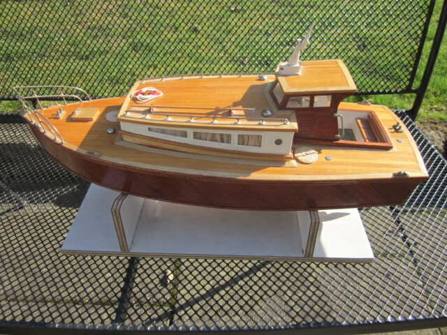 Model Boat ,radio controlled, wooden cabin cruiser Model Boat ,radio controlled, wooden cabin cruiser