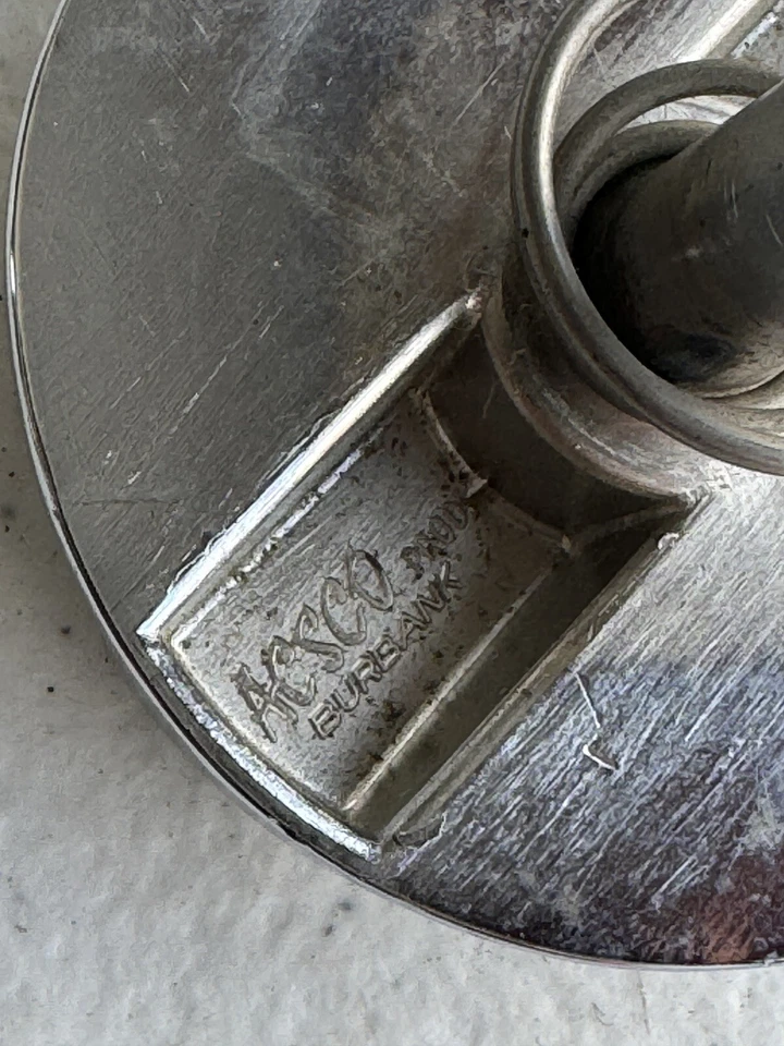 Cerraduras/pasadores de capó Shelby GT350/GT500 1969/1970 originales Foto 4 de 4