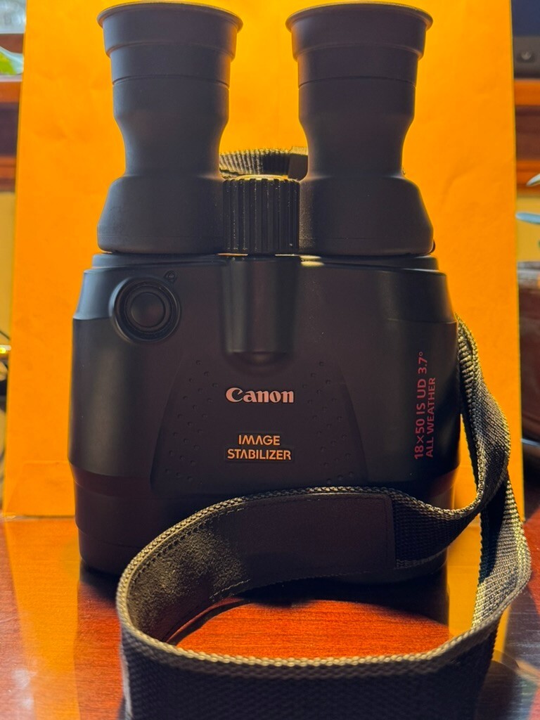 Canon 18x50 Image Stabilized Binoculars with tripod in excellent