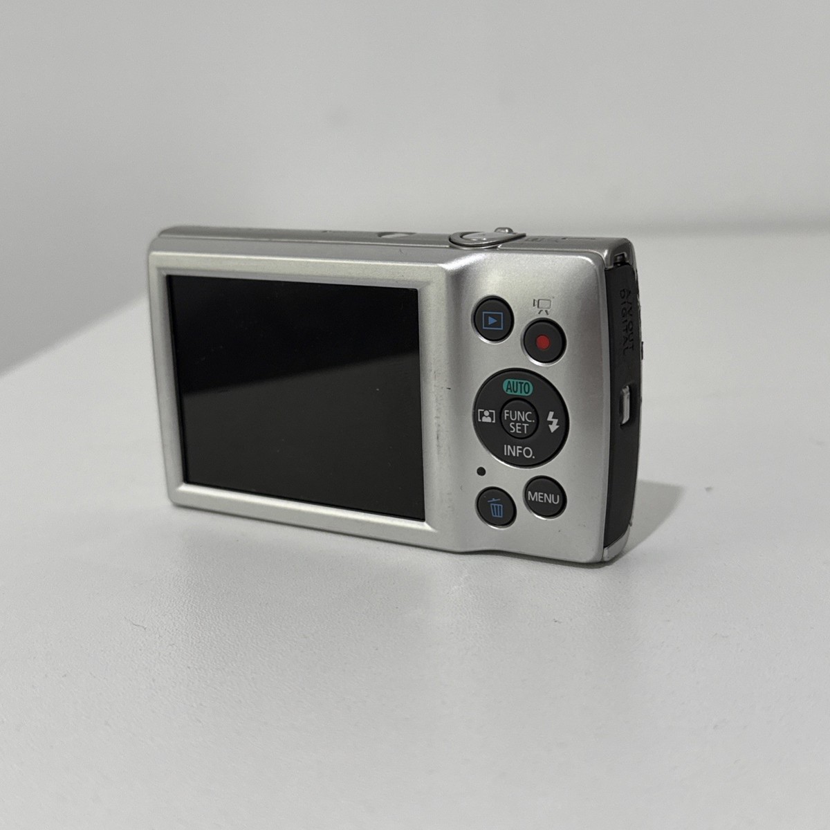 Canon IXY 180 PowerShot ELPH 180 20.0MP Silver Digital Camera