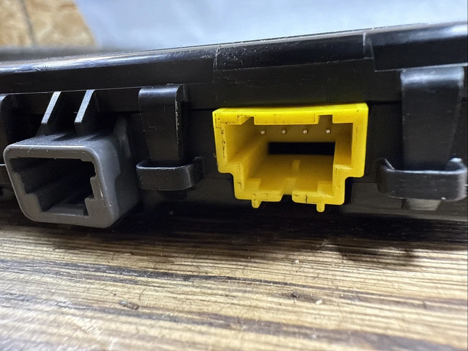 2020-2023 Tesla Model 3/Y Front Right Seat Control Module Harness 1098515-70-G - Image 4 of 4