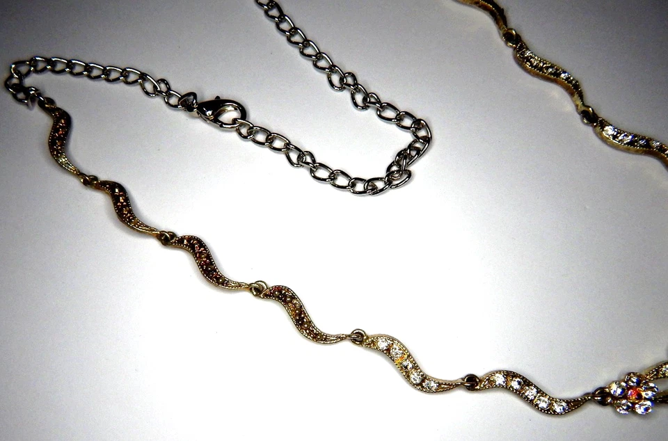 Elegant 20" Flower Necklace Crystal & Opalite in Silver Estate - Image 4 of 4