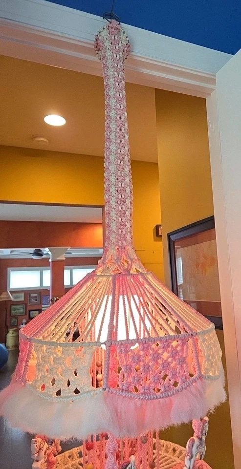 Lámpara Colgante Carrusel Macramé Vintage Años 70 con Cerámica Caballos Rosa/Crema. ¡FUNCIONA! Foto 4 de 4