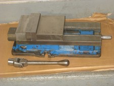 KURT Model D675 Angle Lock 6" Wide Machinist Vise W/ Handle & New Jaws