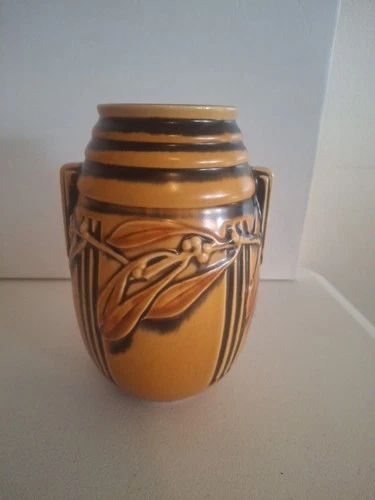 1934 Roseville Laurel Vase 670-7