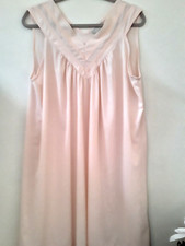 Danni L 44 Vtg Pale Peach Nylon Sleeveless Nightie Nightgown Lace Trim VNeck USA