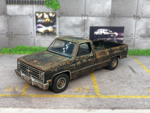 1986 Chevy C20 Rusty Weathered Custom 1/64 Diecast Truck Barn Find Greenlight