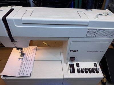 Elektrische Nähmaschine PFAFF Hobbymatic 905 Fußpedal Koffer Zubehör