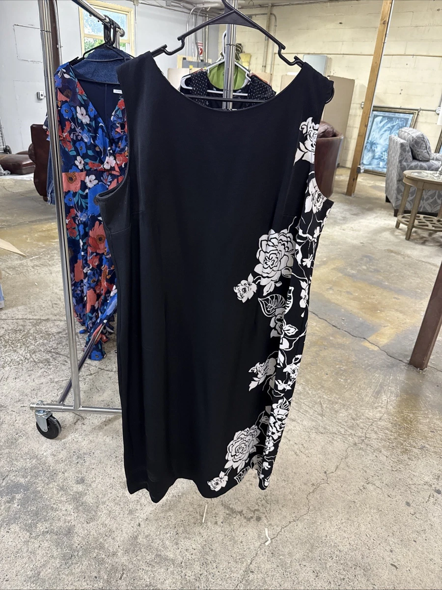 maya embroidered halter neck dress Maya Maxi Plage Cotton Dress main image 1