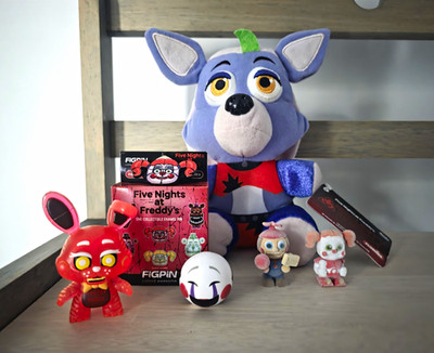 Five Nights at Freddy's Collectible Mini Figure + Roxanne Wolf Lot