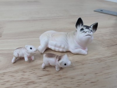 Bone China Mama Pig & Her 2 Piglets Vintage