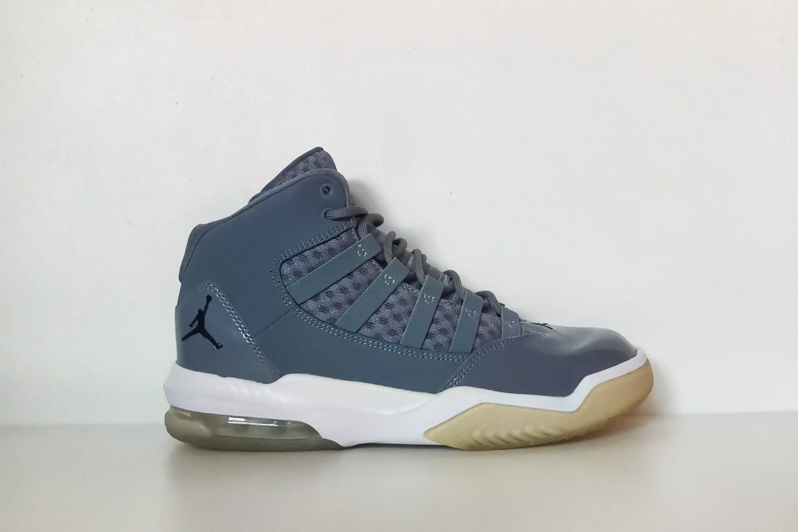 Jordan Max Aura Mid AQ9214 010 grigio taglia 4 UK