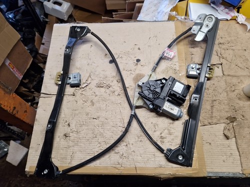 2003 - 2009 VW TOURAN DRIVERS FRONT WINDOW MOTOR REGULATOR MECHANISM - Picture 1 of 6