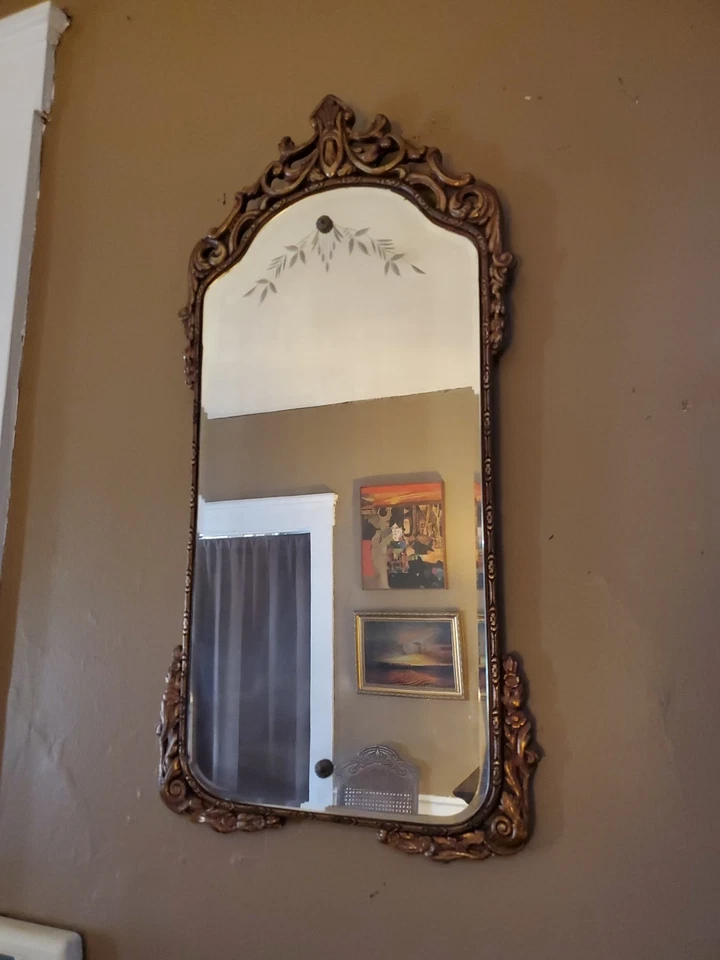 Espejo dorado victoriano de principios de 1900 con vidrio biselado y rosetas 29" x 15" Foto 2 de 4