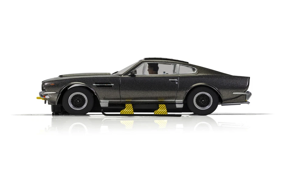 James Bond Aston Martin V8 - The Living Daylights - 1/32 Scale C4239 Scalextric - Изображение 3 из 4