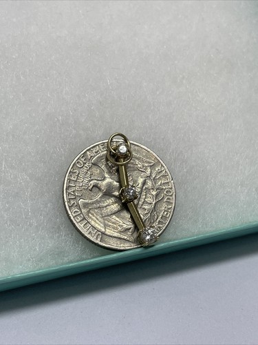 Pendentif charme vertical mobile or jaune 10 carats princesse diamant 3 pierres - Photo 10/13