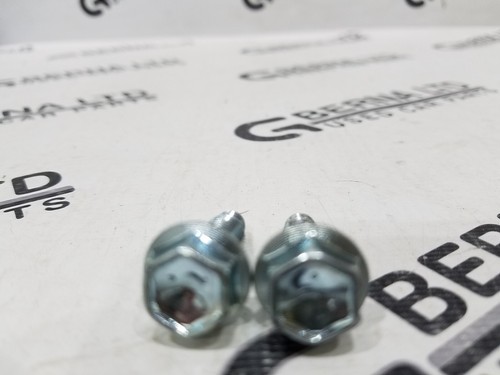 2x GENUINE TOYOTA LEXUS SCREWS BOLTS CURBS 9155380820 - Picture 2 of 4