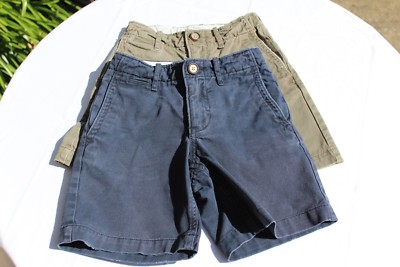 Zwei Paar gebrauchte Gap Kinder Baumwollshorts, 4 Jahre, blau & khaki