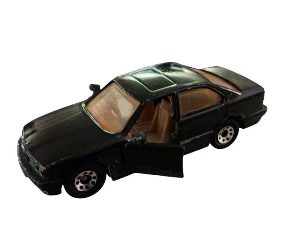 BMW SERIE 5 1989 Matchbox negro suelto - puertas abiertas Foto 2 de 3