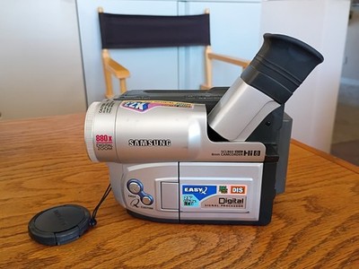 Samsung SCL860 NTSC Silver Hi8 8mm Video Camcorder for Parts or Repair