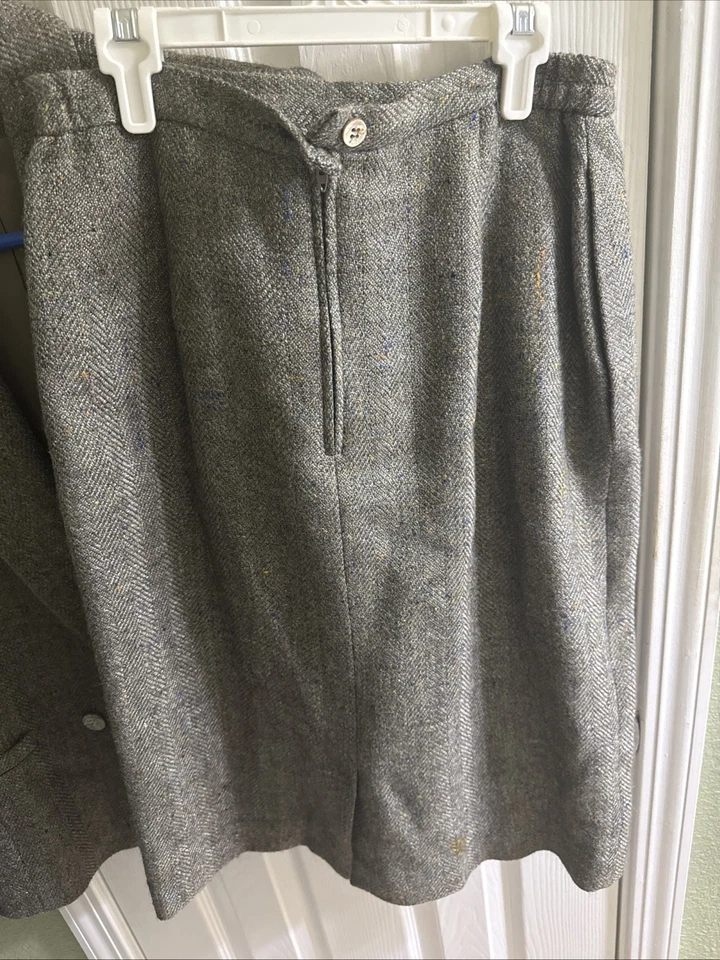 Vintage Saville Women’s Skirt Suit Sz.10Grey Speckled 100% Wool Career Style - Image 2 of 4