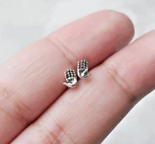 PAIR 16G STEEL HAND BARBELL EAR TRAGUS CONCH HELIX DAITH CARTILAGE RING EMO PUNK