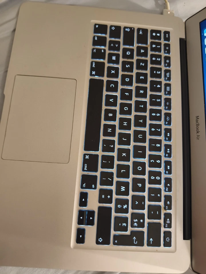 Apple MacBook Air 13" 2015 · i5 · 8GB · 121GB, photo 3 sur 5