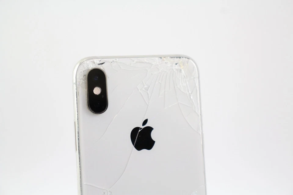 Apple iPhone XS (Unlocked) A2097 64GB Silver Grade C Boxed - Image 3 of 4