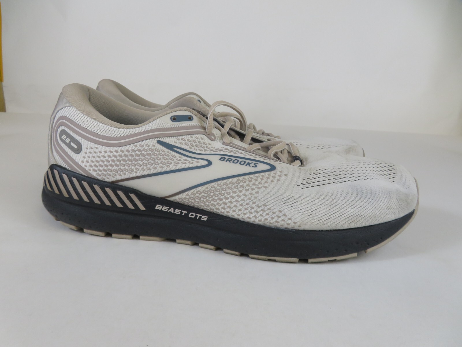 Brooks Beast GTS 23 Mens 16 Wide Shoes Beige Running Gem