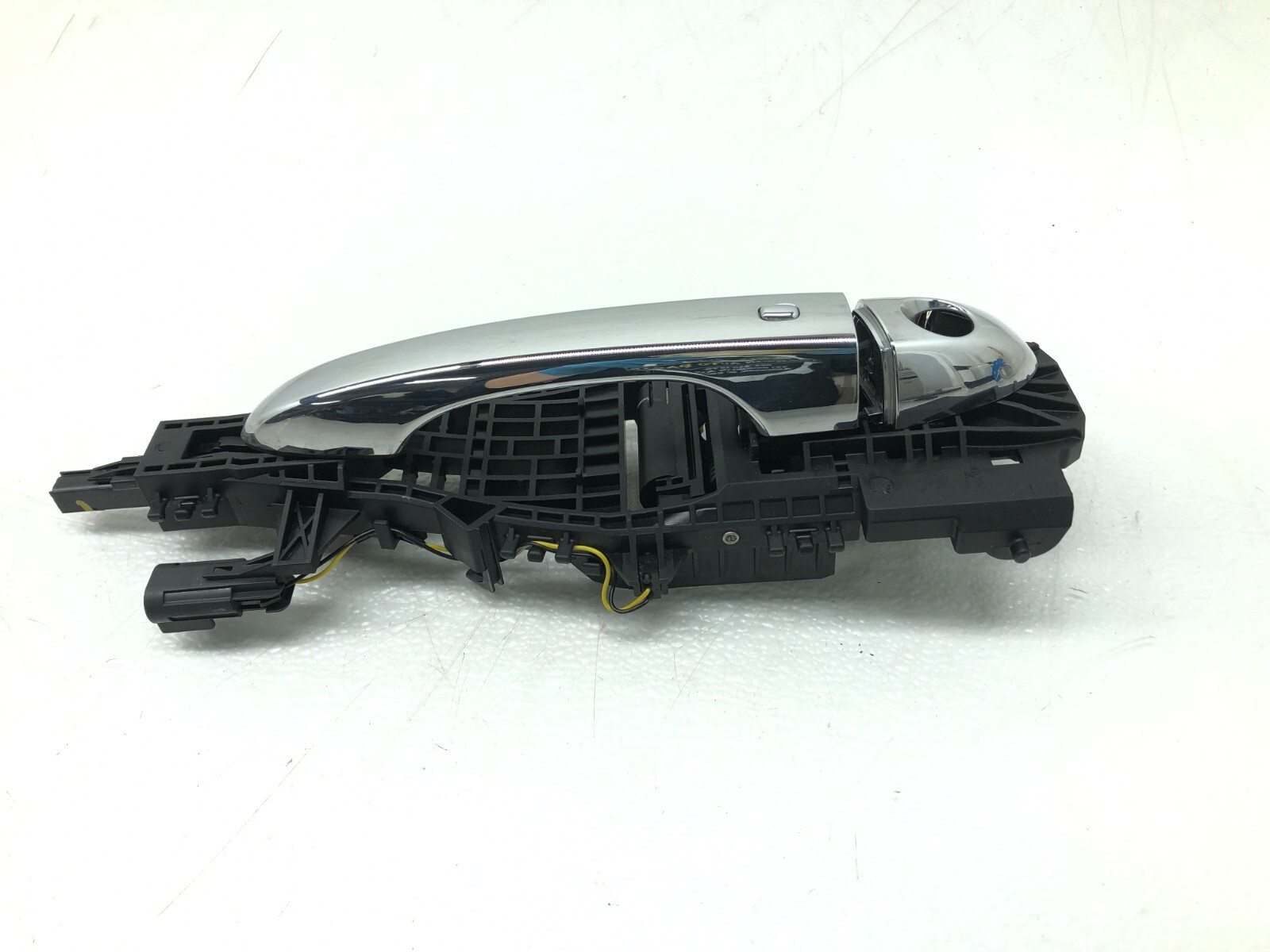 2017-2020 MASERATI LEVANTE LEFT DRIVER FRONT EXTERIOR DOOR HANDLE OEM.