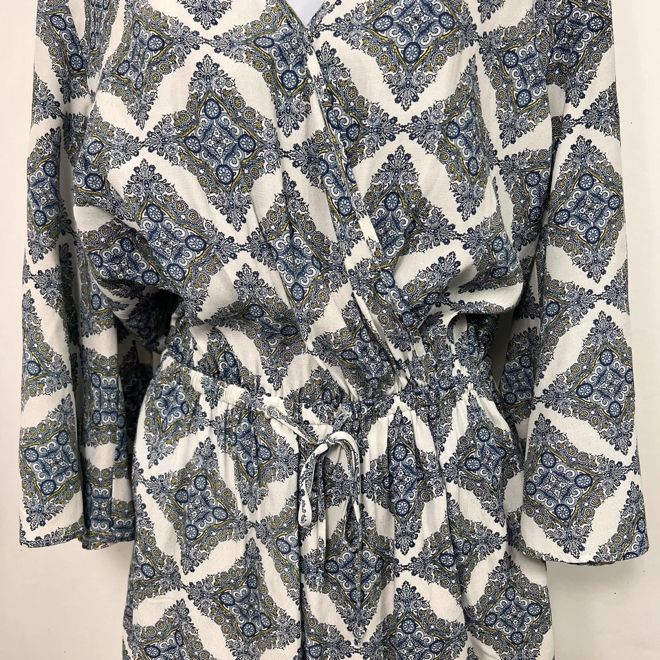 Mameluco Fifteen Twenty para mujer manga larga mediana cuello en V con pantalones cortos ligeros Foto 3 de 4