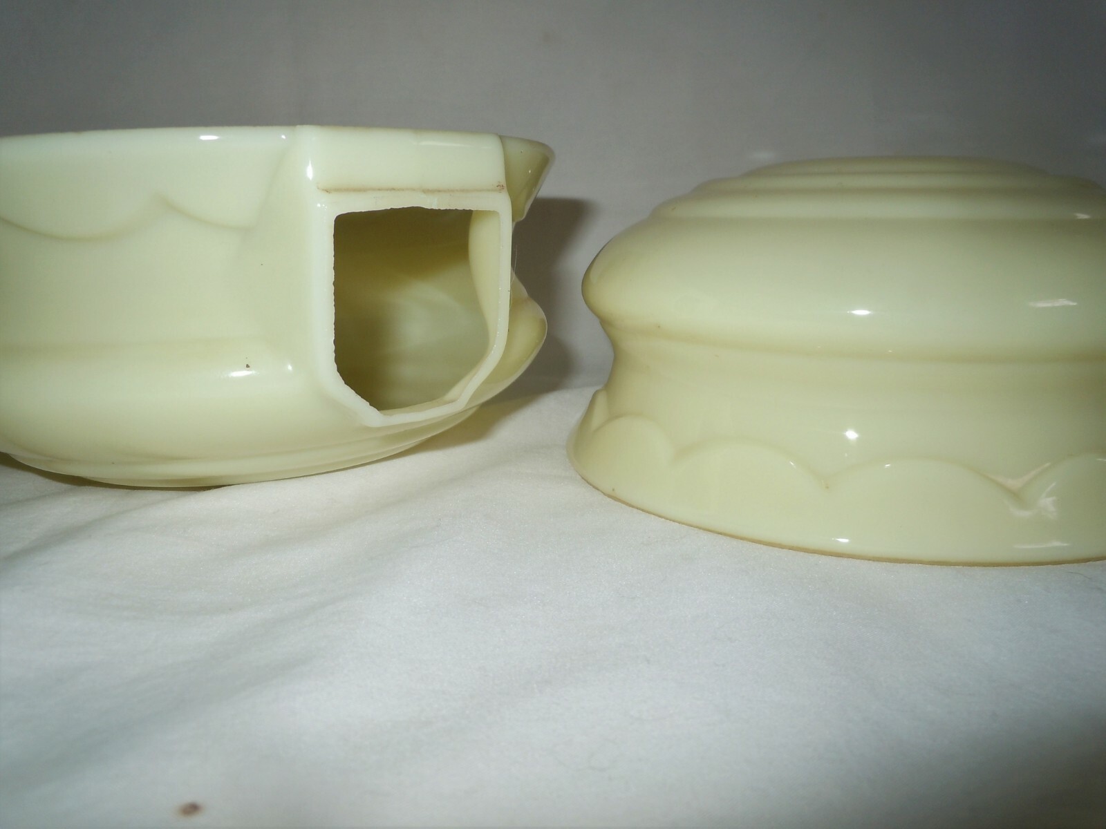 ONE Vintage Art Deco Custard Glass Slip Shade 4UR Chandelier/Sconce