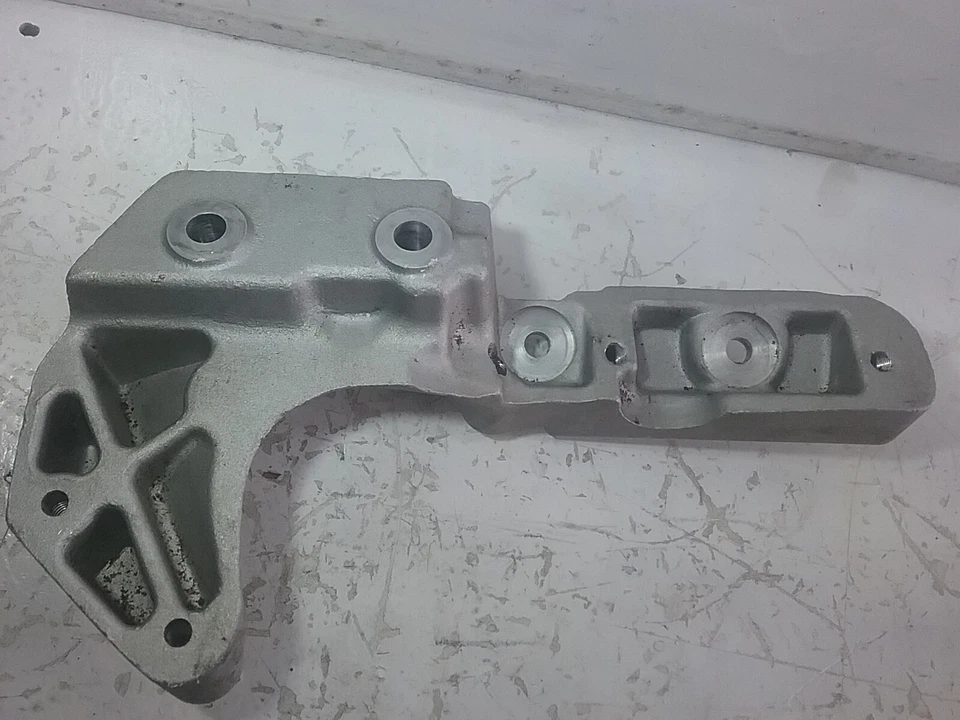 Soporte de bomba de refrigeración Ford Fusion 2014-2019 2,0 L DS7E-10239-BA (M123) Foto 3 de 3