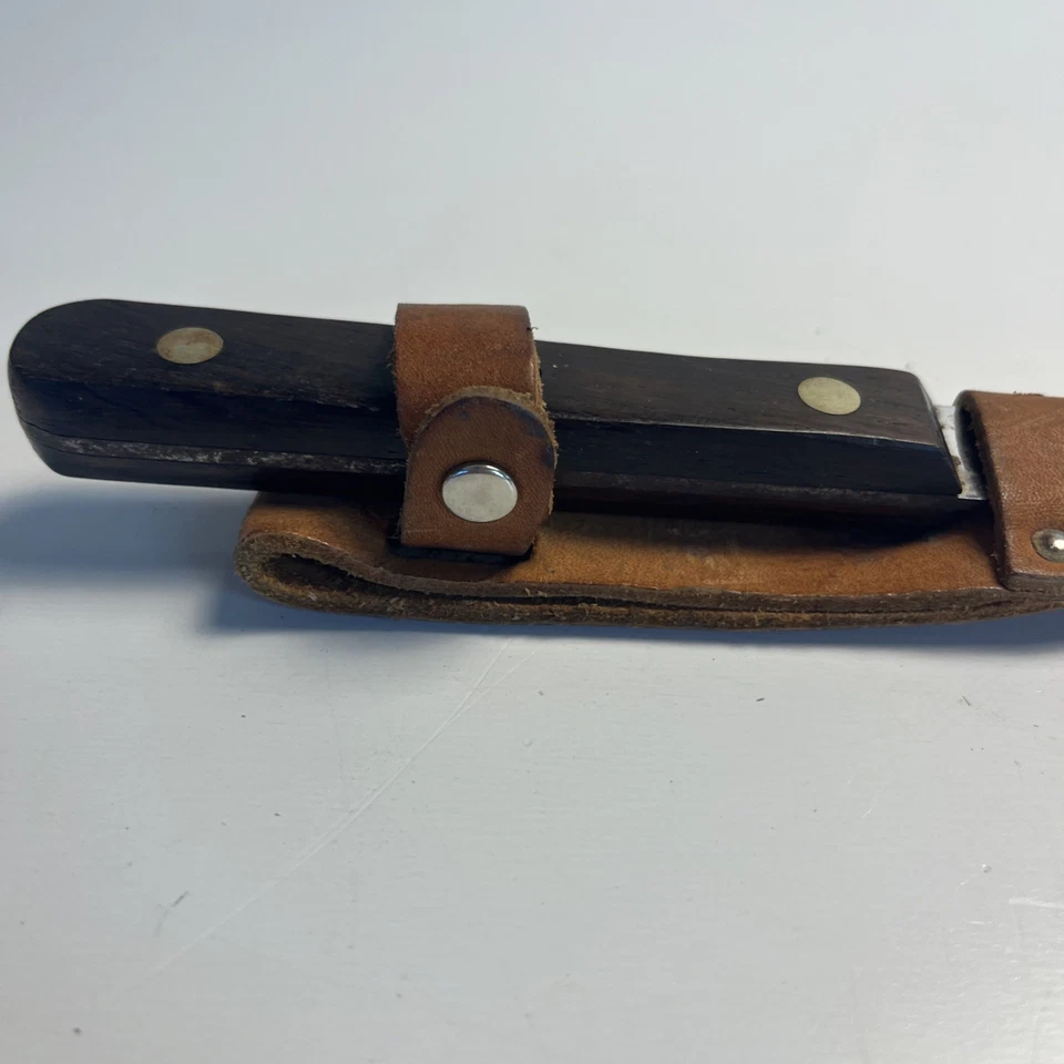 Cuchillo de caza/cuchillo utilitario vintage Cattaraugus EE. UU. con funda de cuero Foto 2 de 4