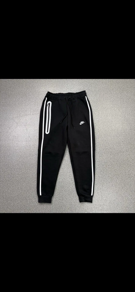 Conjunto de chándal y pantalones Nike Tech polar reflectante negro para hombre’s Foto 3 de 4