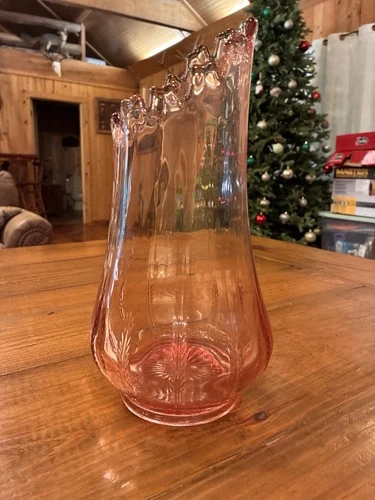 New ListingVintage Mcm Le Smith Pink Victoria Fern Scroll Swung Stretch Vase