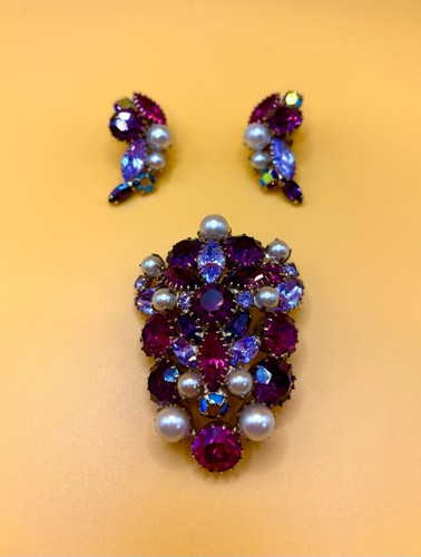 Vintage Mid Century Purple Rhinestone Pearl Brooch Clip Earrings Parure Set