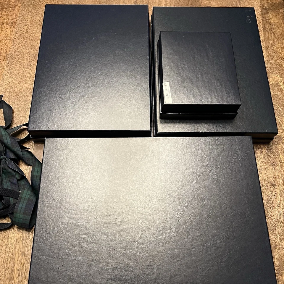 Cajas de regalo vacías Ralph Lauren *Juego de 4* letras doradas azul marino con lazos a cuadros Foto 2 de 4