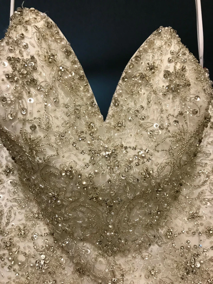 Vestido de novia Allure Couture marfil C220 talla 12, nuevo con etiquetas Foto 2 de 4