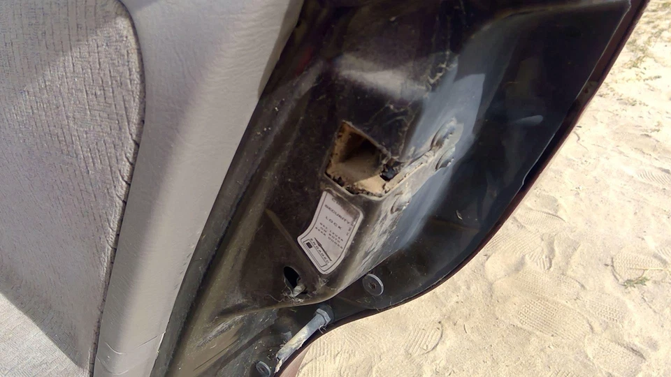 Pestillo de puerta trasera derecha Saturn Sw2 1996-1999 pasajero con varillas/cables trasero OEM Foto 4 de 4