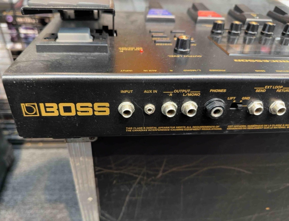 BOSS GT-100 Guitar Multi Effects Processor w/ Case Box AC Adapter